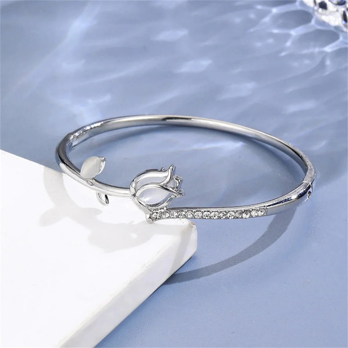 Brehn | Elegante Tulpe Opal Diamant Akzent Armband