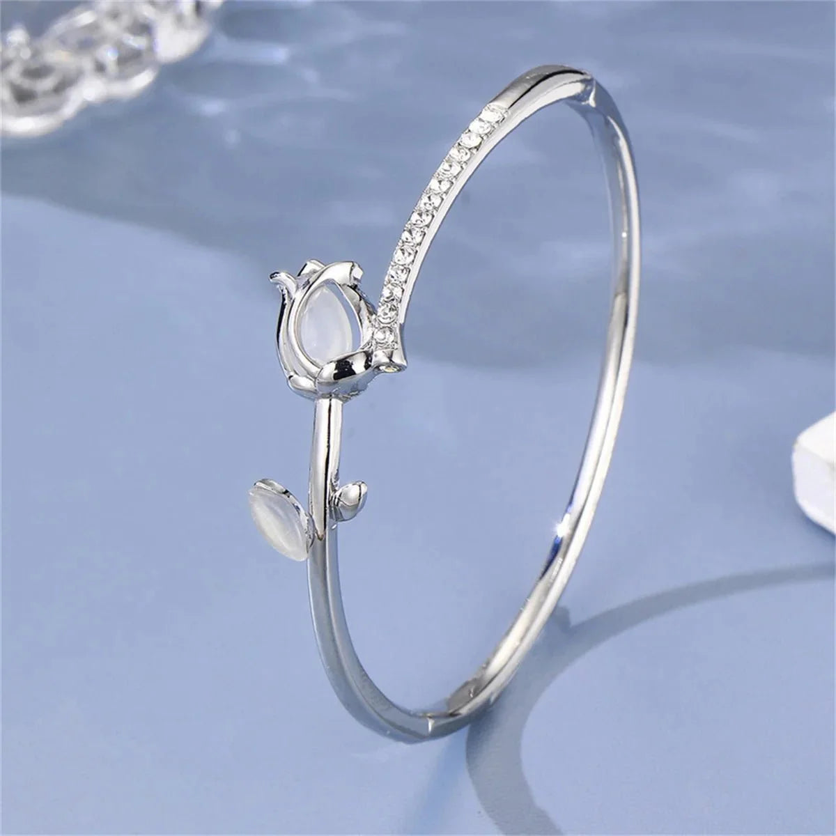 Brehn | Elegante Tulpe Opal Diamant Akzent Armband