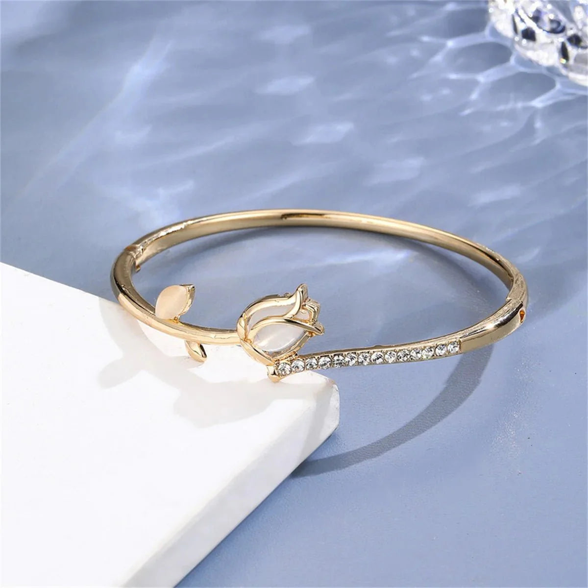 Brehn | Elegante Tulpe Opal Diamant Akzent Armband