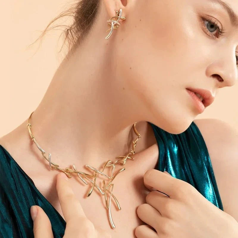 Brehn | Elegantes zweifarbiges Ast-Kreuz Halsketten- und Ohrring-Set