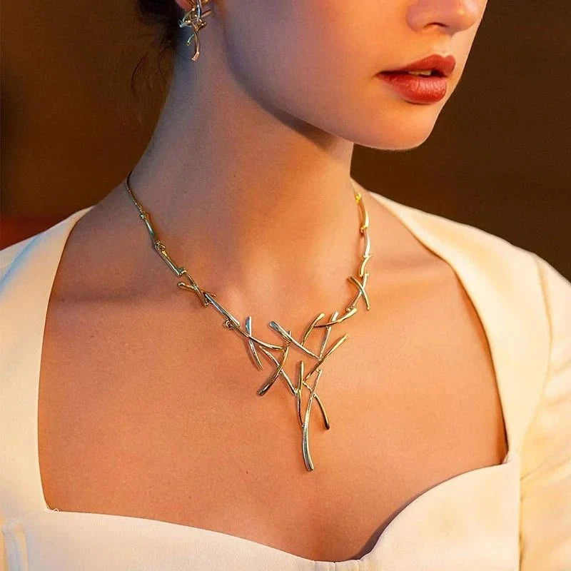 Brehn | Elegantes zweifarbiges Ast-Kreuz Halsketten- und Ohrring-Set