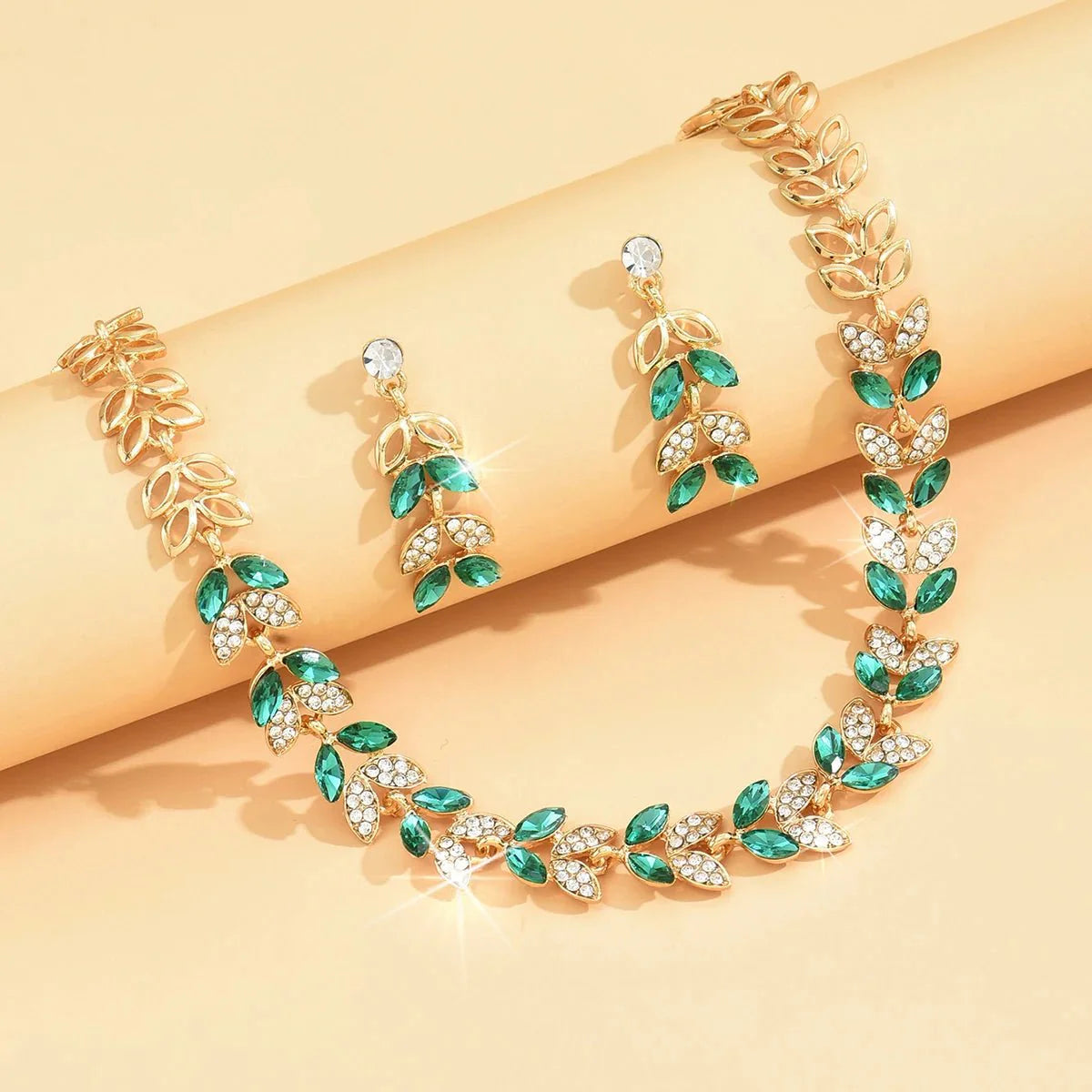 Brehn | Smaragd Blatt Diamant Halskette und Ohrring Set