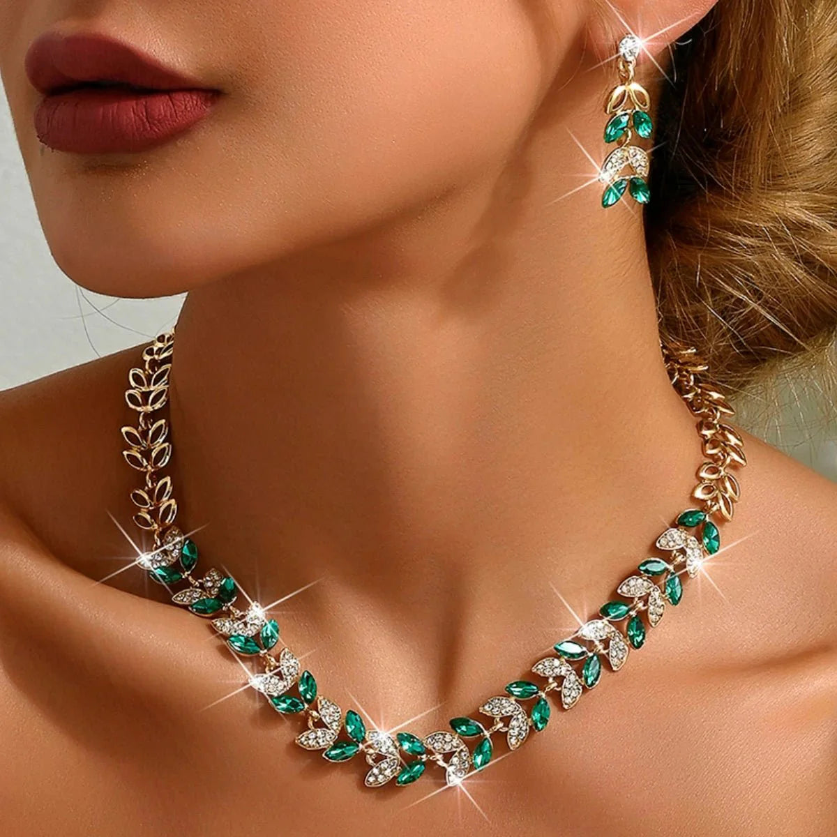 Brehn | Smaragd Blatt Diamant Halskette und Ohrring Set