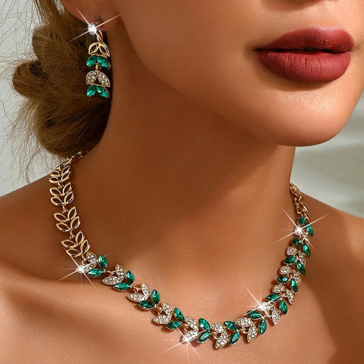 Brehn | Smaragd Blatt Diamant Halskette und Ohrring Set
