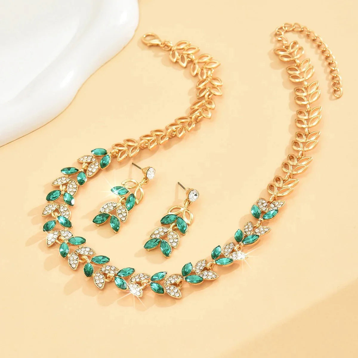 Brehn | Smaragd Blatt Diamant Halskette und Ohrring Set