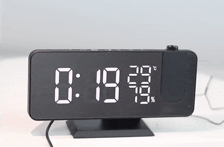 Astronatic | Der Beste Wecker mit LED-Bildschirm - 180° Projektor - USB-Ladegerät