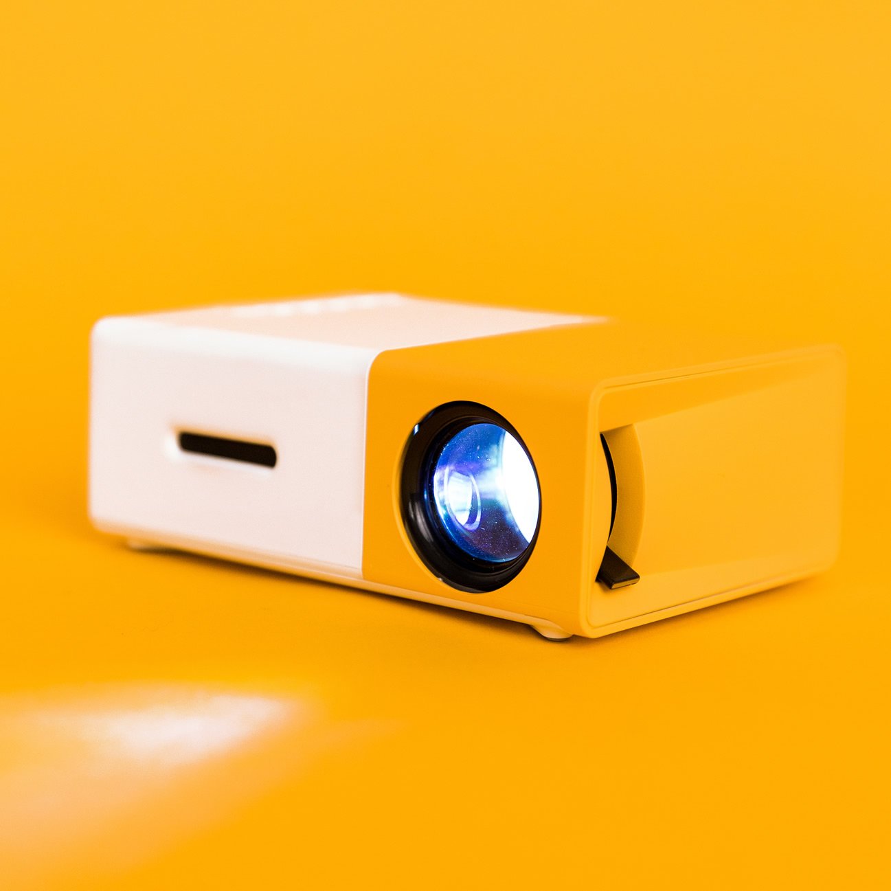 Projektierbar - LED Taschen-HD-Projektor | Brehn