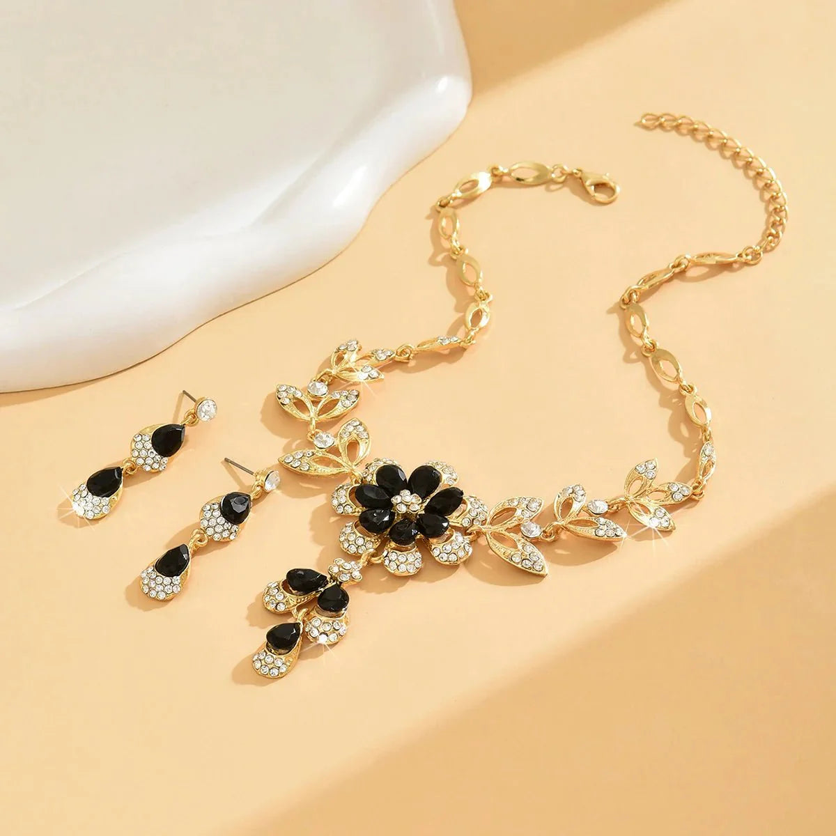 Brehn | Florales Diamant-Halsketten- und Ohrringe-Set