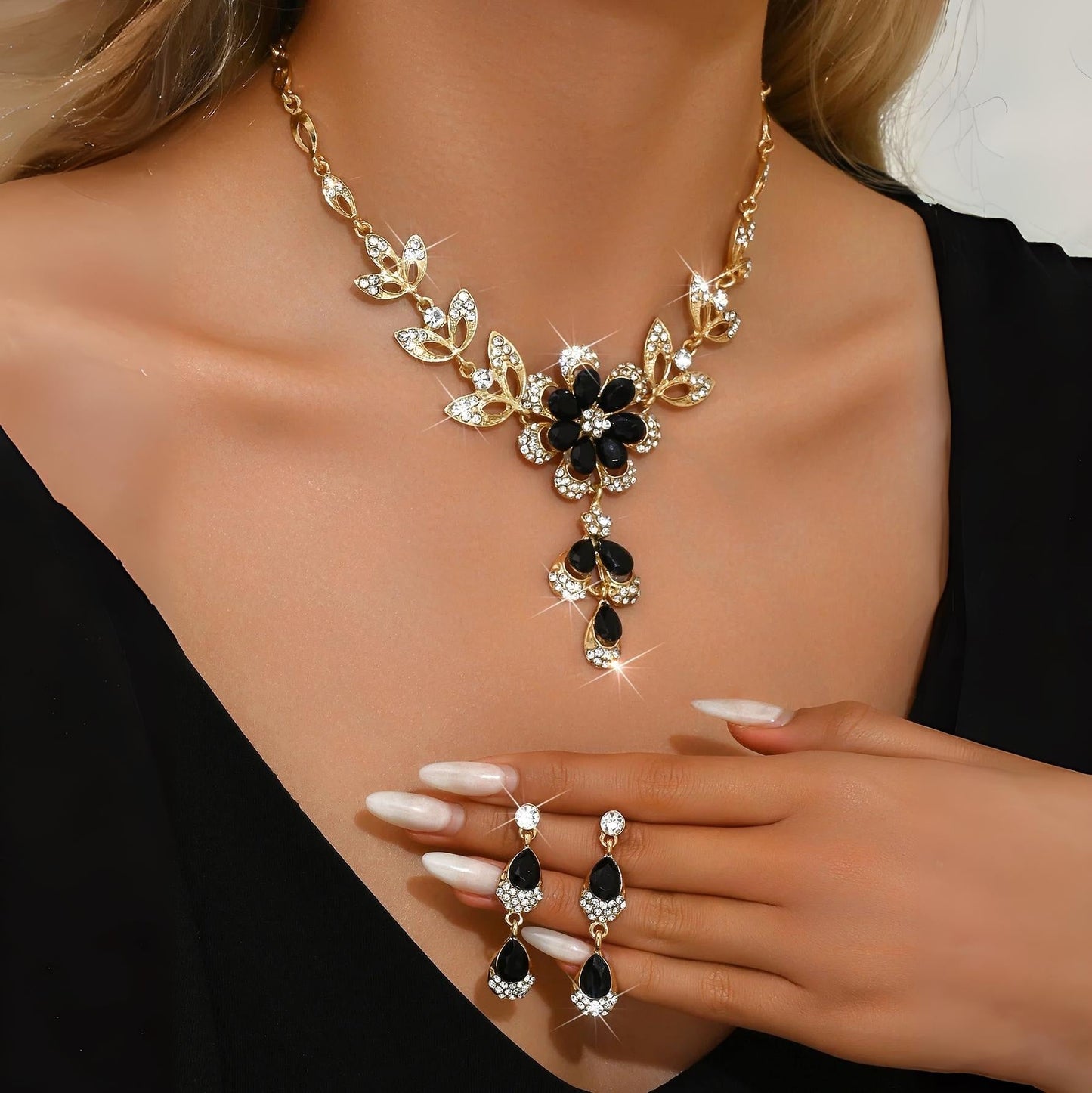 Brehn | Florales Diamant-Halsketten- und Ohrringe-Set