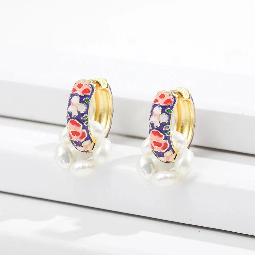 Brehn | Florale Eleganz Perlen Emaille Creolen