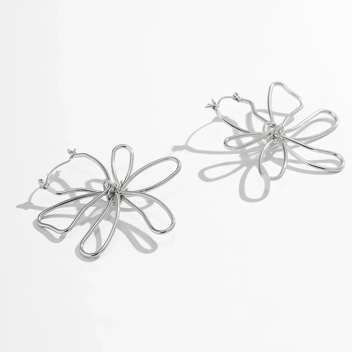 Brehn | Florale Knoten Umriss Ohrringe