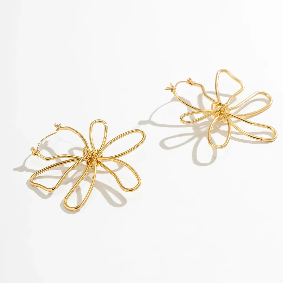 Brehn | Florale Knoten Umriss Ohrringe