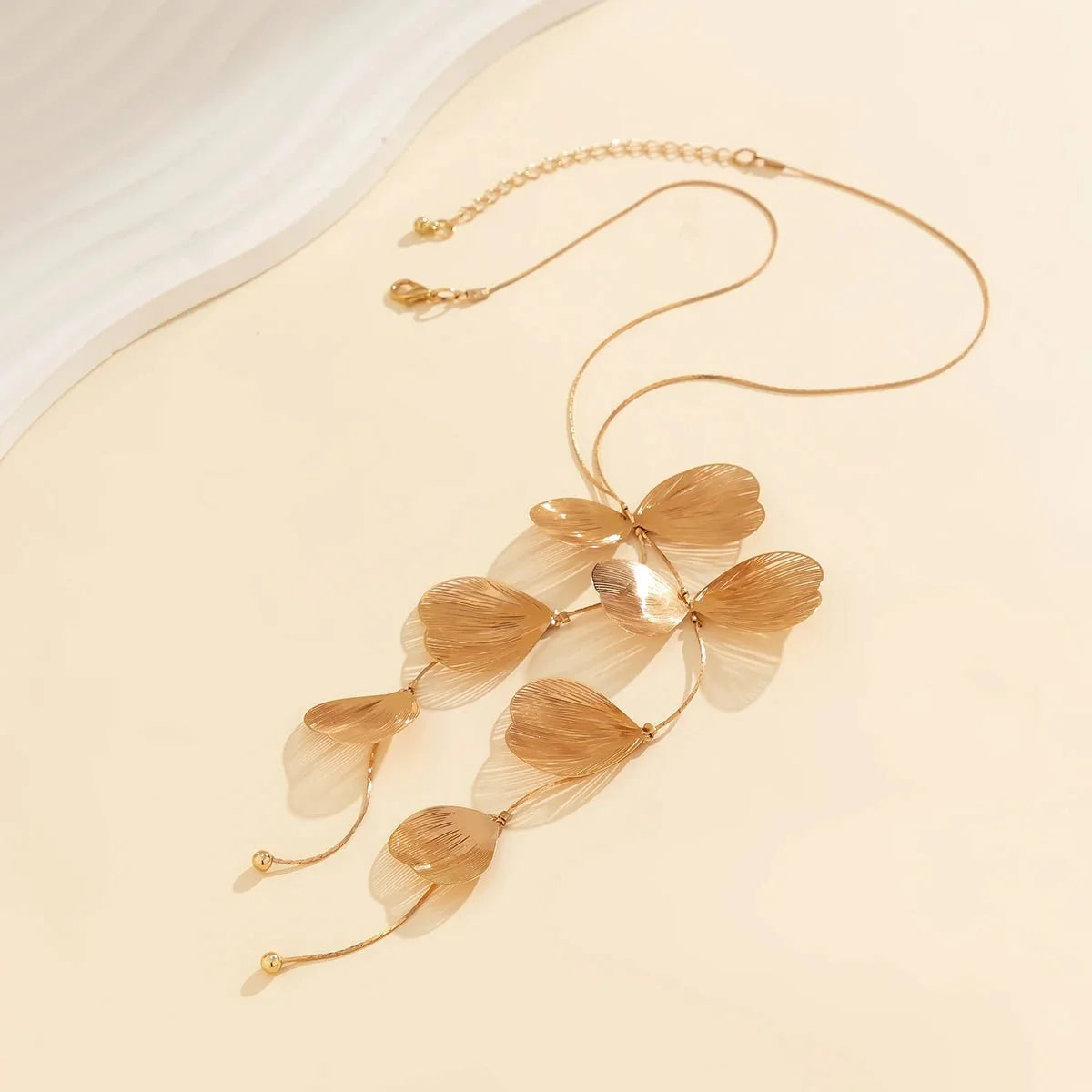 Brehn | Blumenblätter Lariat Quaste Halskette