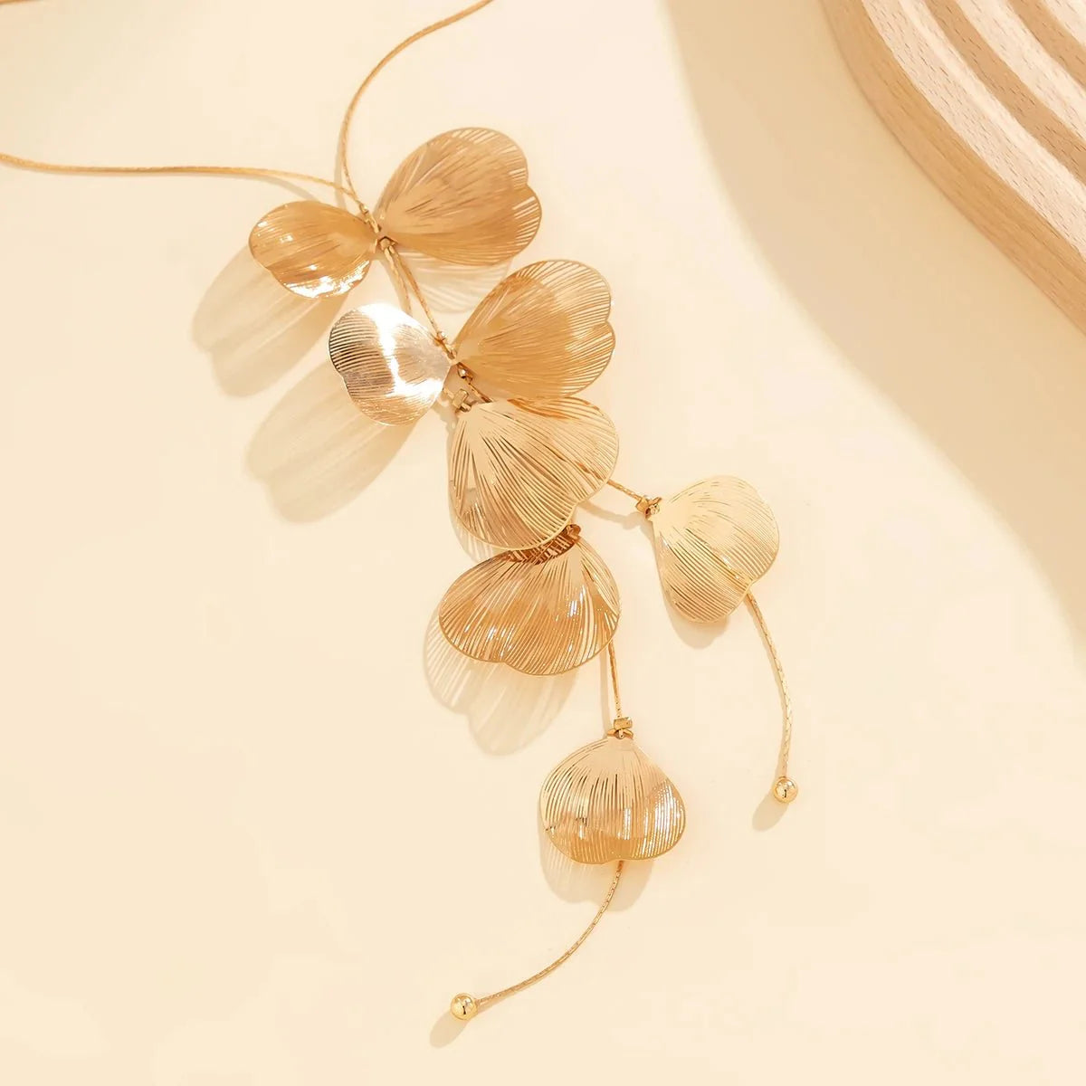 Brehn | Blumenblätter Lariat Quaste Halskette
