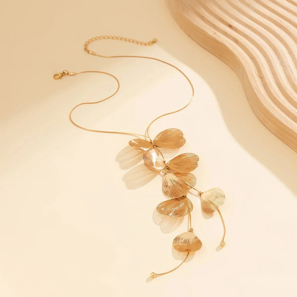 Brehn | Blumenblätter Lariat Quaste Halskette