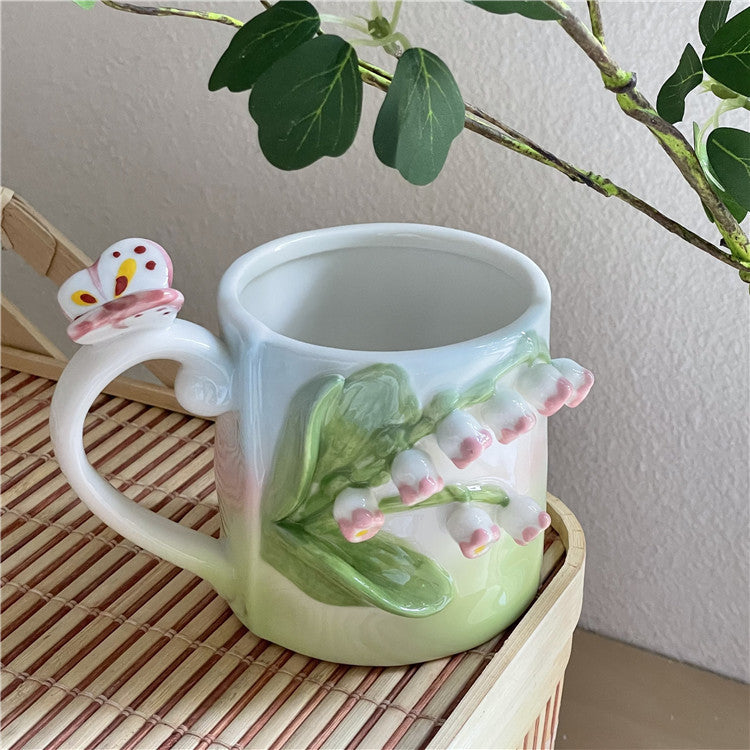 Künstlerische 3D Blumenceramic Tasse – Fesselndes Tulpen- & Rosendesign