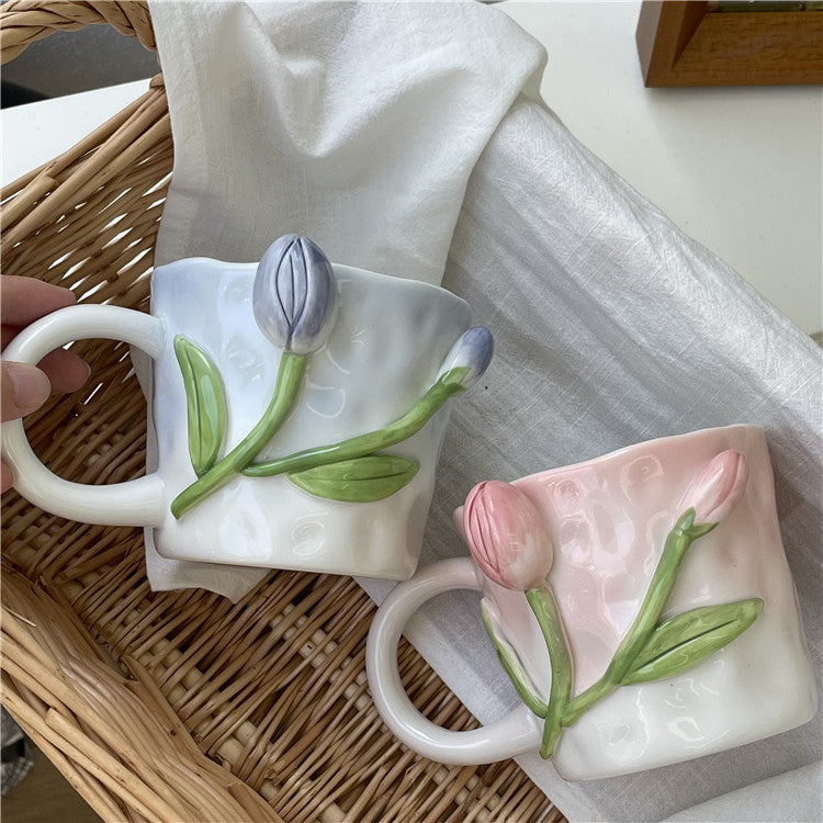 Künstlerische 3D Blumenceramic Tasse – Fesselndes Tulpen- & Rosendesign