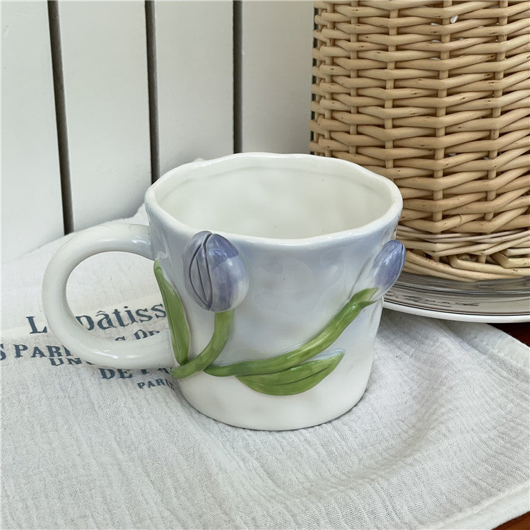 Künstlerische 3D Blumenceramic Tasse – Fesselndes Tulpen- & Rosendesign