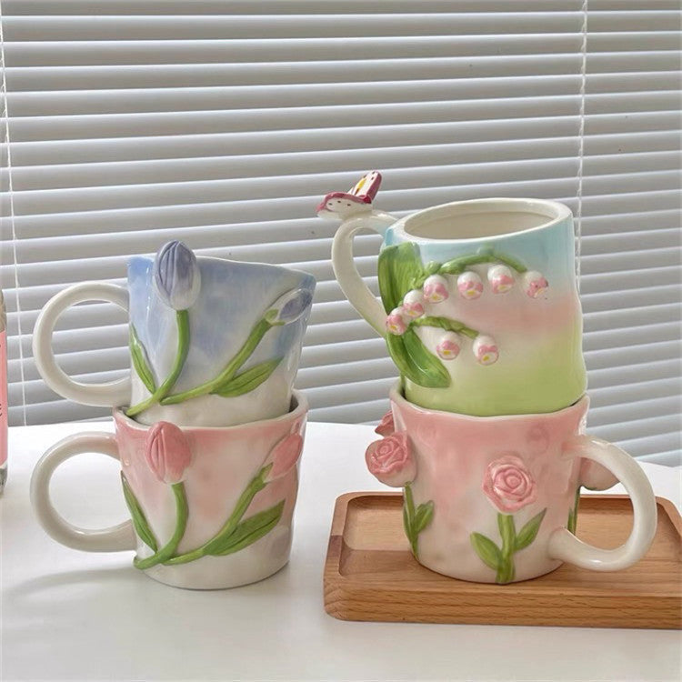 Künstlerische 3D Blumenceramic Tasse – Fesselndes Tulpen- & Rosendesign