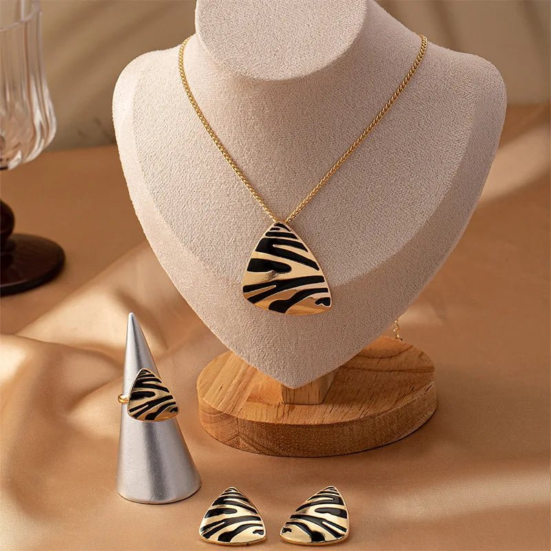 Brehn | Geometrisches Leopardenmuster Halskette, Ring, Ohrringe Set