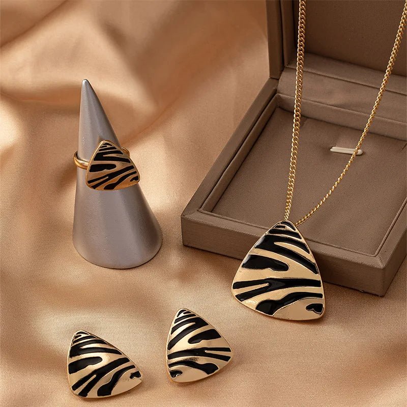 Brehn | Geometrisches Leopardenmuster Halskette, Ring, Ohrringe Set