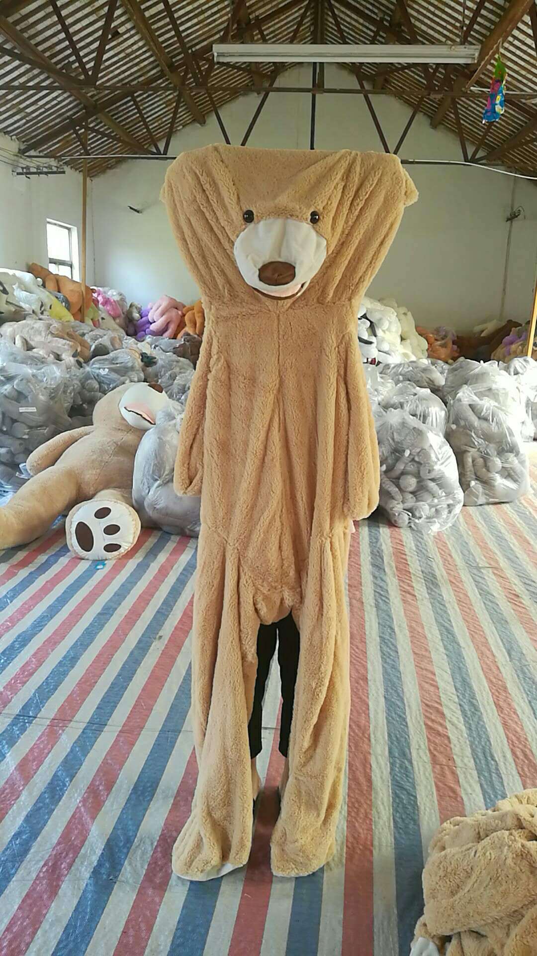 Brehn | Riesiger Plüsch-Teddy – HugHero