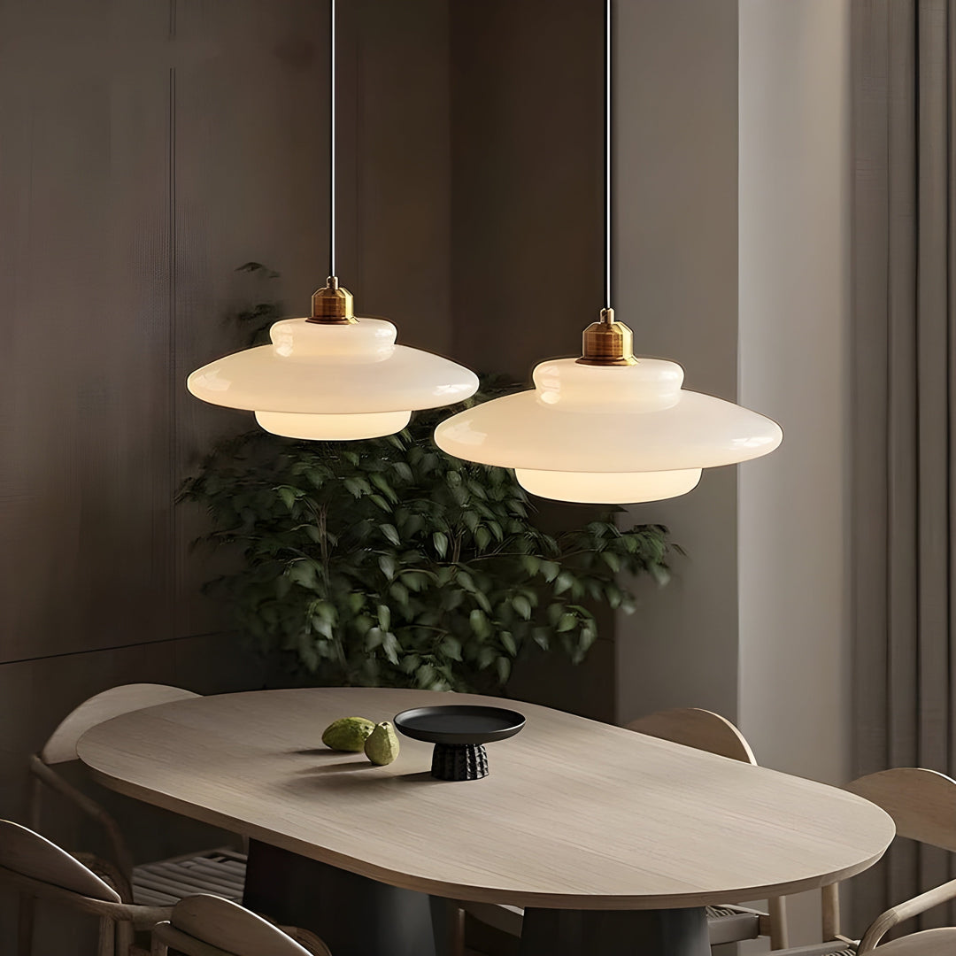 AuraBeam Licht – Minimalistische cremefarbene LED-Pendelleuchte aus Glas | Brehn
