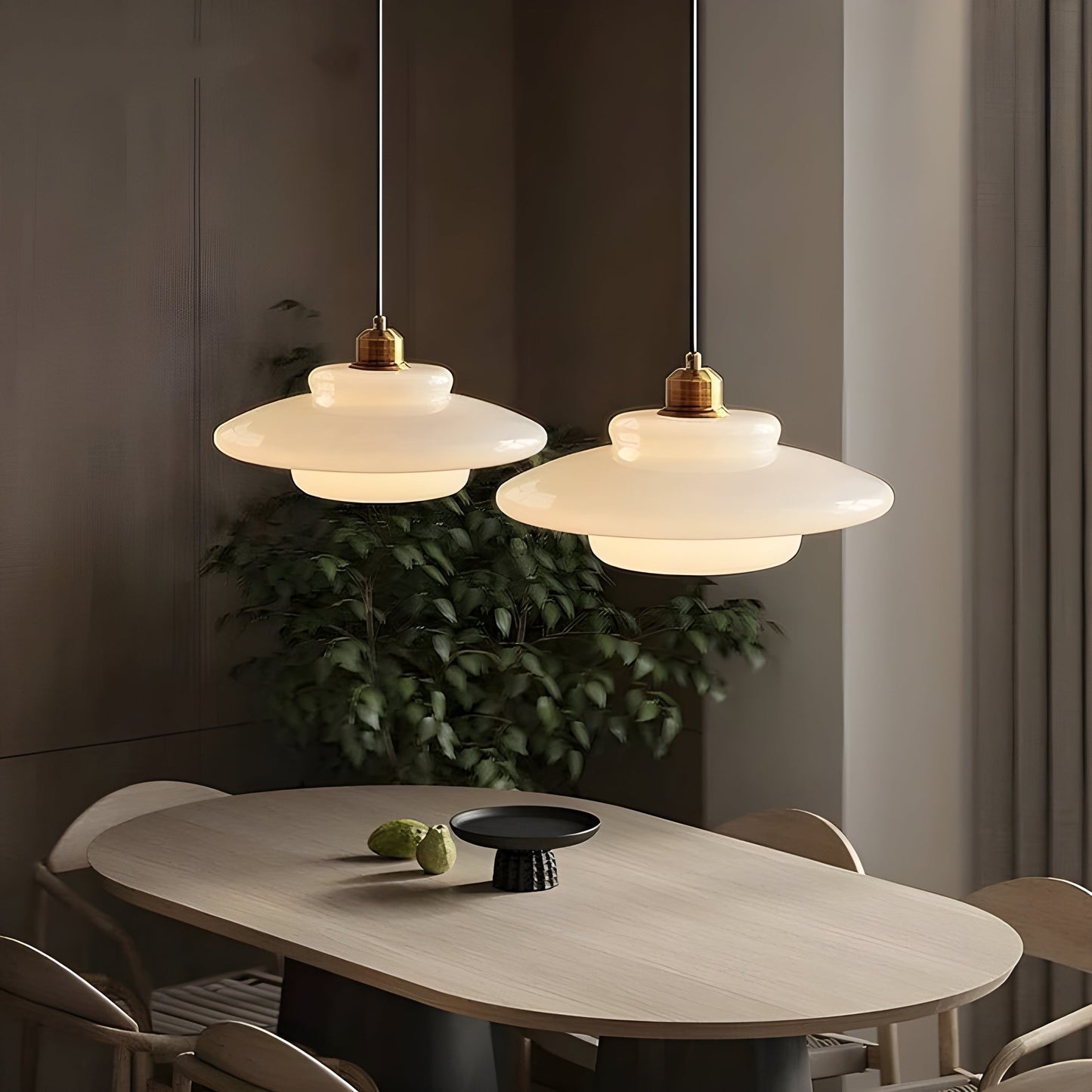 AuraBeam Licht – Minimalistische cremefarbene LED-Pendelleuchte aus Glas | Brehn