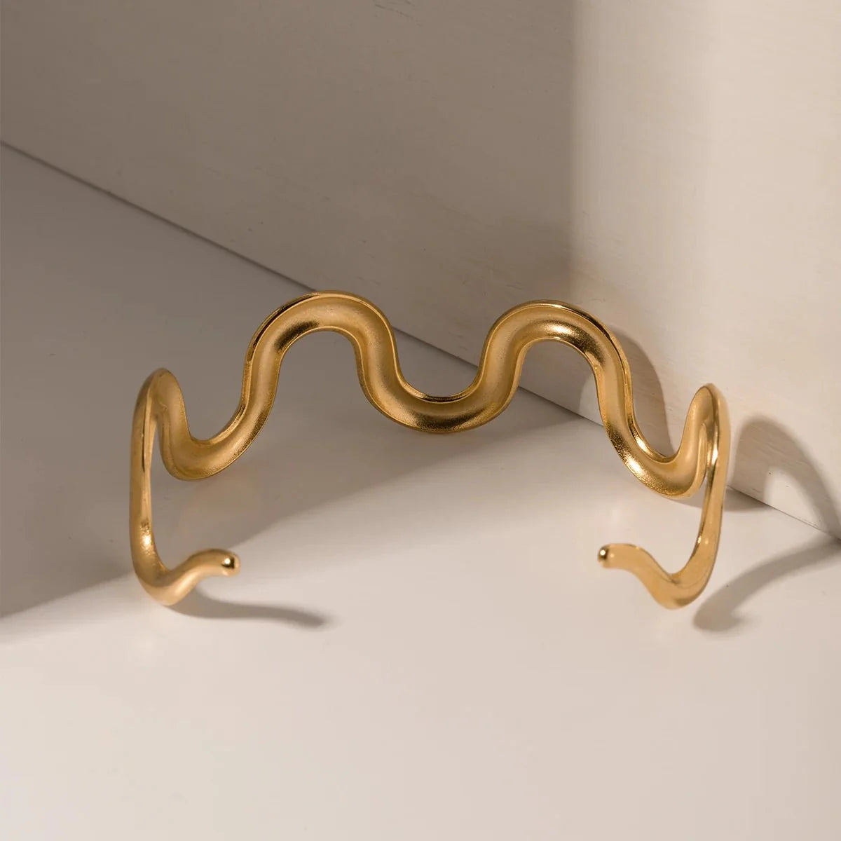 Brehn | Gold wellenförmiges Statement-Armband und Halskette