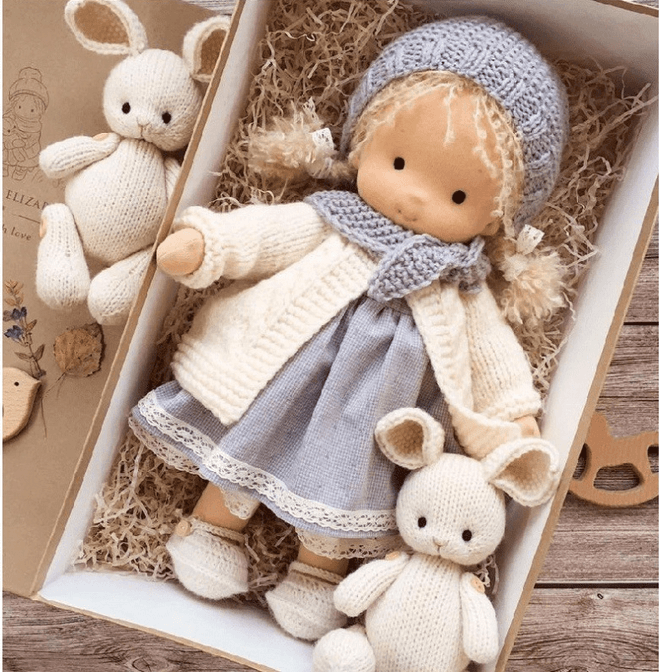Brehn | Handgefertigte Waldorf-Puppe „Poppi“ | 35cm | Bio-Baumwolle & Hypoallergene Textilien | Pädagogisch wertvolles Spielzeug | Haptische Sensorikförderung