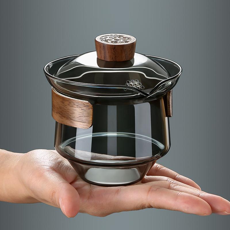 Elegante hitzebeständige Glastasse mit Walnussdeckel für Teeliebhaber