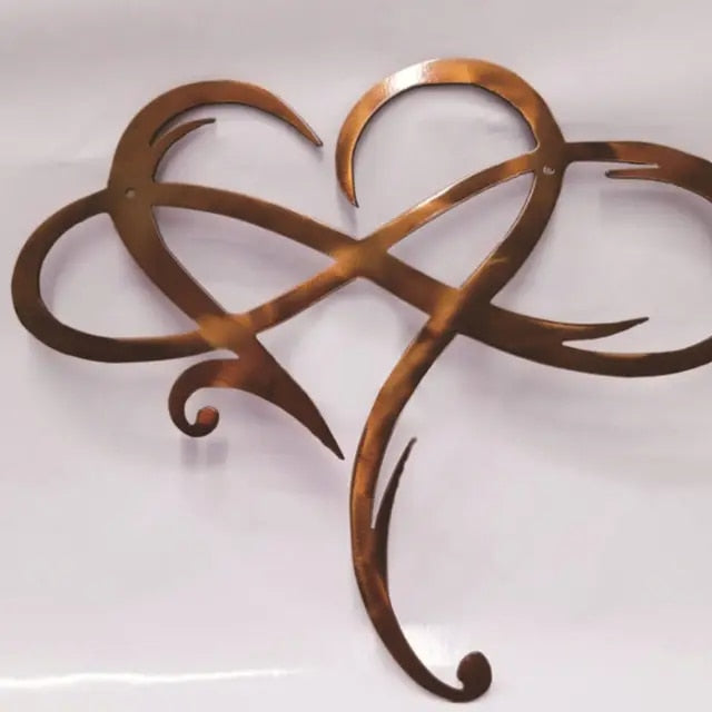 InfinityHeart Wanddekoration – Eisenskulptur mit Symbol der ewigen Liebe
