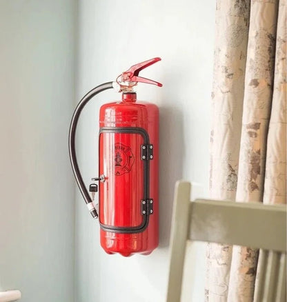 SPARKSTASH – Versteckter Getränkebehälter im Feuerlöscher-Design
