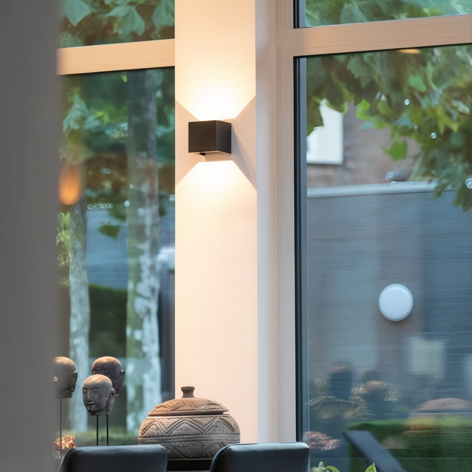 Brehn | LuxeLumen Wasserdichte Wandlampe | Verstellbarer Strahlwinkel für optimale Beleuchtung