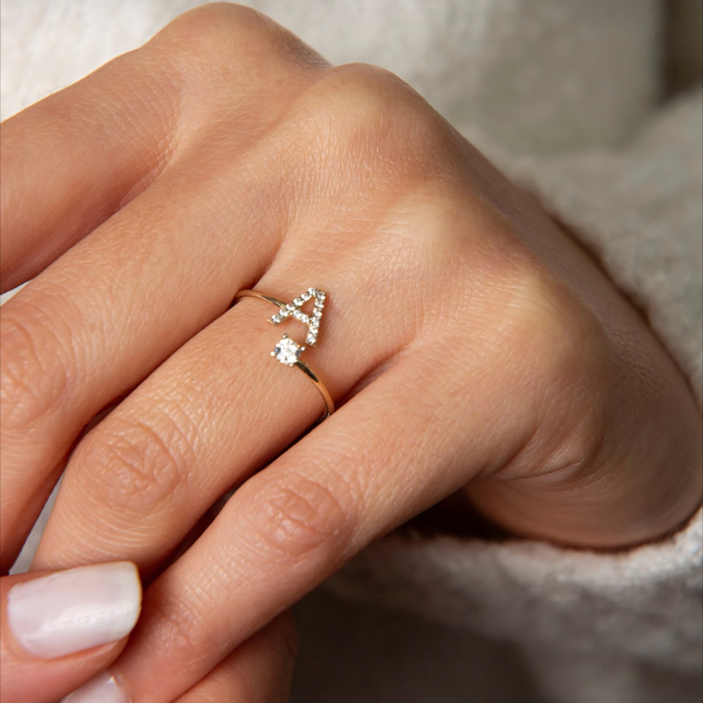 Brehn | Verstellbarer zarter Diamant Buchstabenring