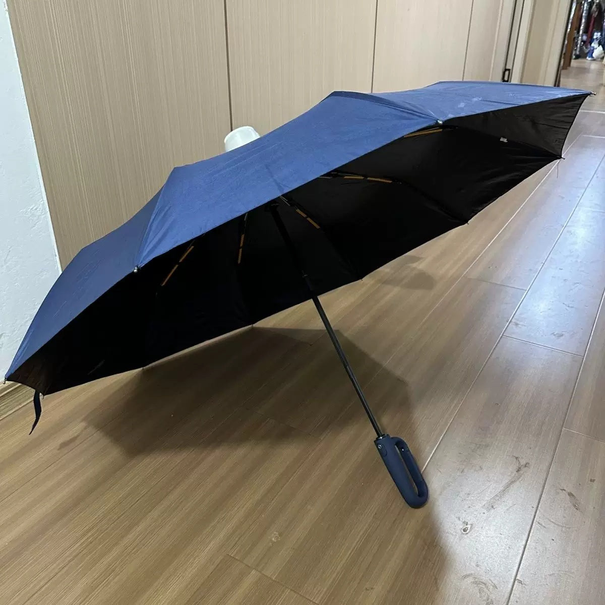 Neverdrop Selbststehender Faltbarer Winddichter Regenschirm | Brehn