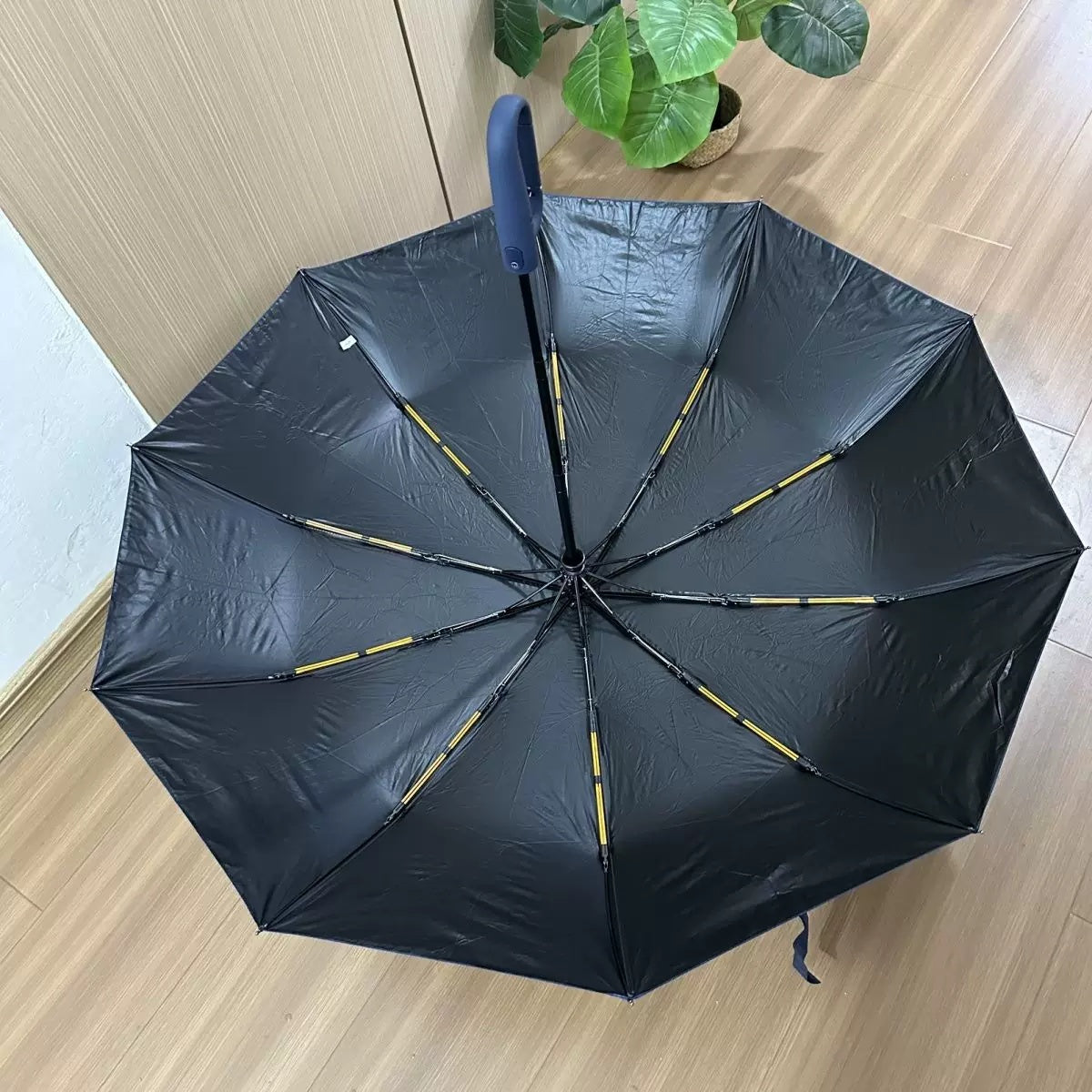 Neverdrop Selbststehender Faltbarer Winddichter Regenschirm | Brehn