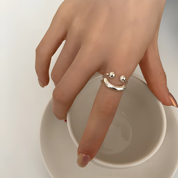 Brehn | SmiliRing: Ein Lächeln an Ihren Fingerspitzen