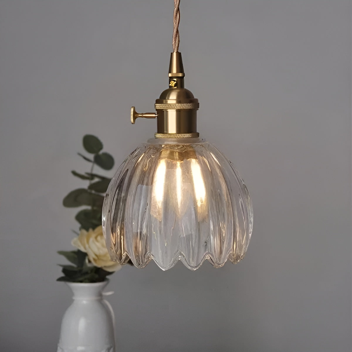 Pendelleuchte mit Blütenglas japanisches Design für gemütliche Räume