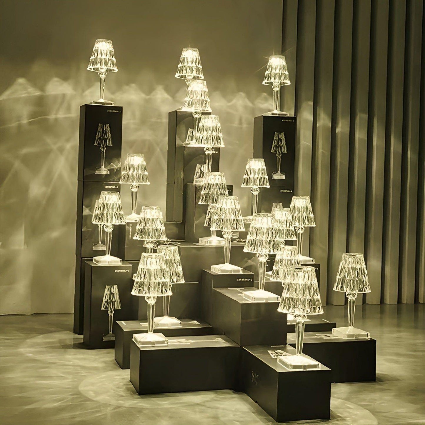 Diamond Glow – Kabellose USB-Nachttischlampe mit Kristallglanz