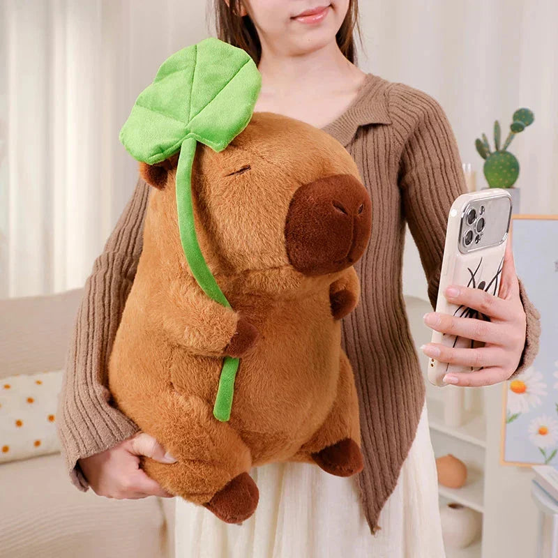 Brehn | Kawaii Capybara Plüschfigur mit Blatt