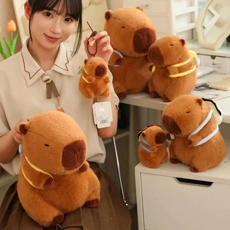 Brehn | Kawaii Capybara mit Rucksack Plüschkollektion