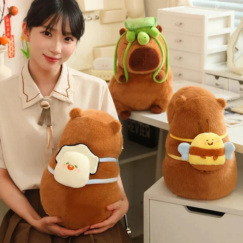 Brehn | Kawaii Capybara mit Rucksack Plüschkollektion