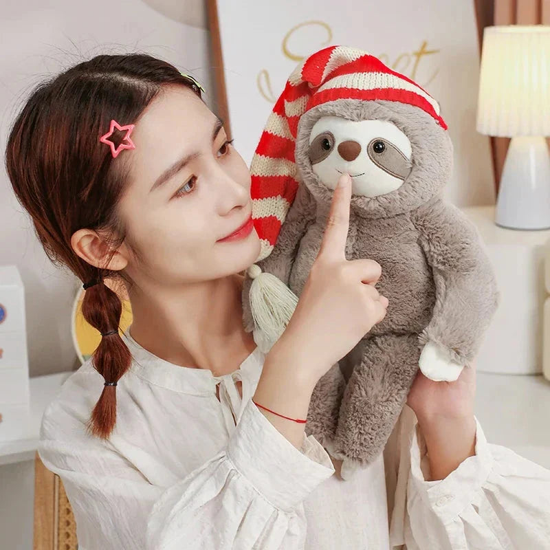 Brehn | Kawaii Weihnachtsfaultier Plüsch mit gestreiftem Hut