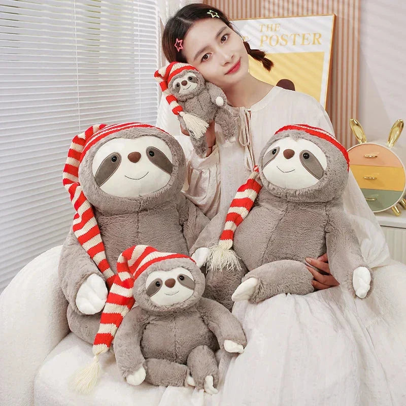 Brehn | Kawaii Weihnachtsfaultier Plüsch mit gestreiftem Hut