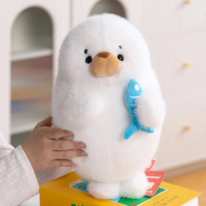 Brehn | Mochi Seal Plüschfigur mit Fisch