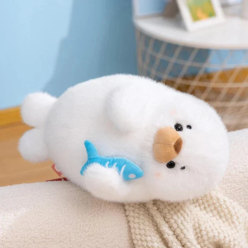 Brehn | Mochi Seal Plüschfigur mit Fisch