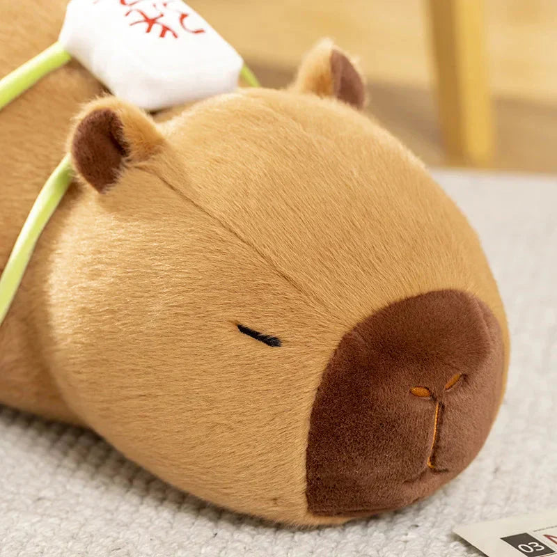 Brehn | Schlafende Capybara mit Mahjong-Rucksack Plüschspielzeug