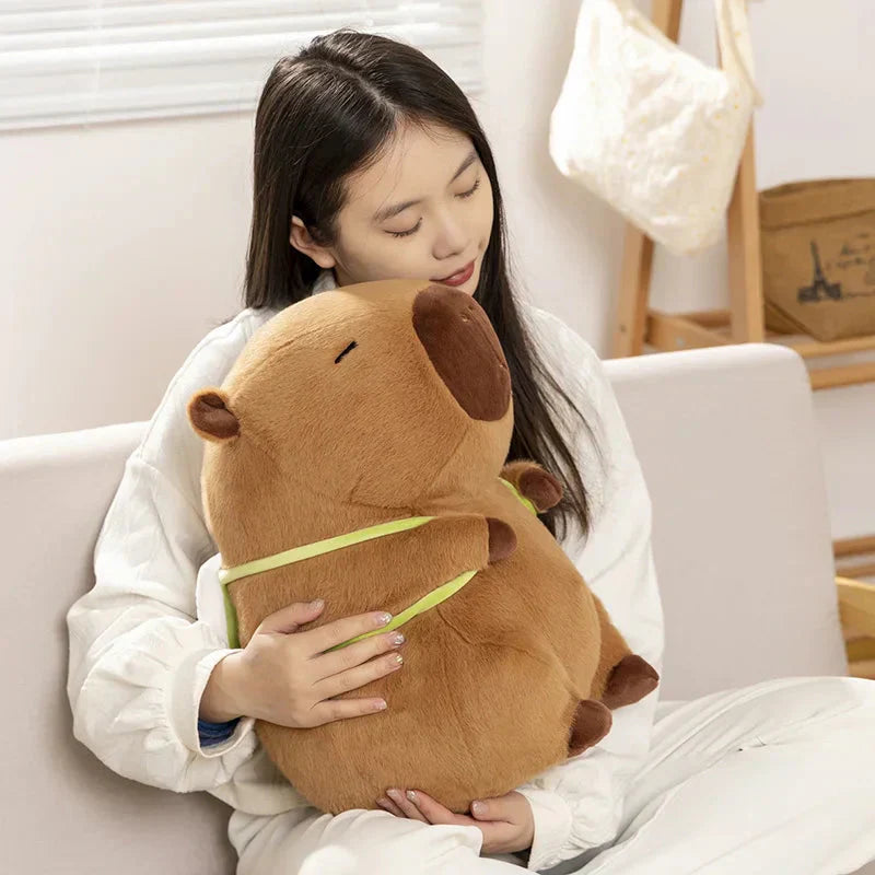 Brehn | Schlafende Capybara mit Mahjong-Rucksack Plüschspielzeug