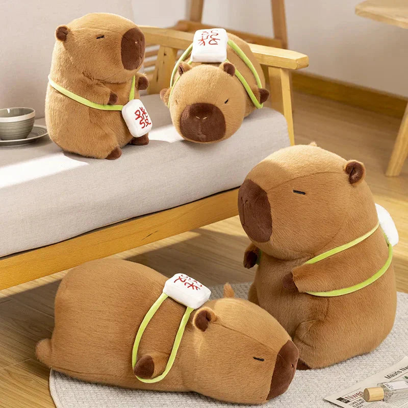 Brehn | Schlafende Capybara mit Mahjong-Rucksack Plüschspielzeug